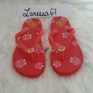 TB flipflops gold logo